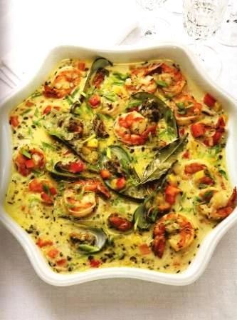 Холодный суп с карри из мидий и креветок