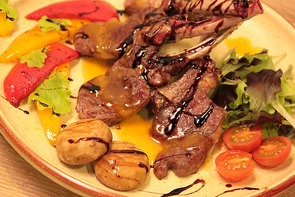 Каре барашка с соусом из маракуйи