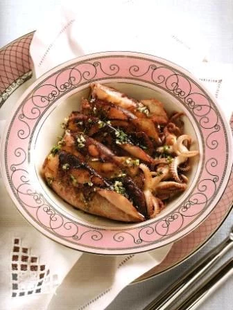 Кальмары с пряной зеленой заправкой