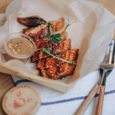 Угорь с ореховым соусом-0}