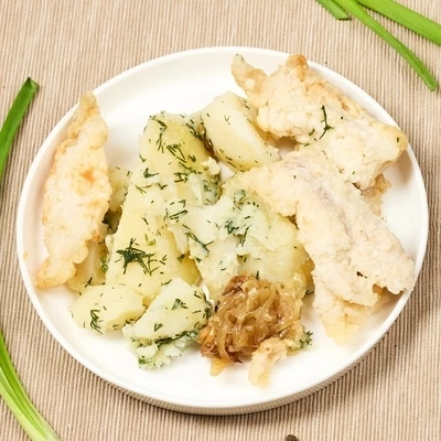 Минтай жареный на луковой подушке с отварным картофелем Деликатеска 250г-1}