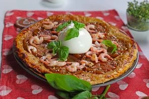 Пирог с бурратой и креветками