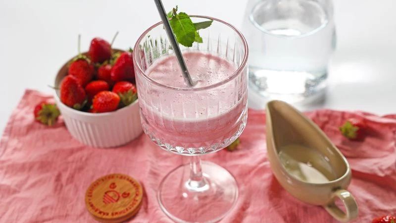 Лимонад с клубникой и сгущенкой