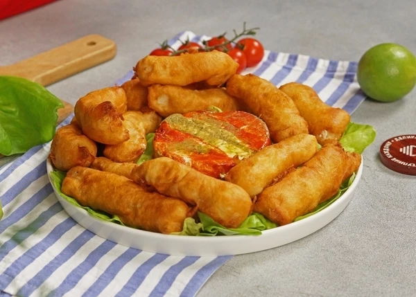 Подавать с сочными листьями салата и крем-сыром с томатами. Приятного аппетита! 