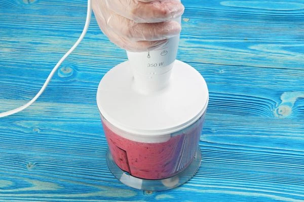 Еще раз пробить блендером до однородной консистенции.