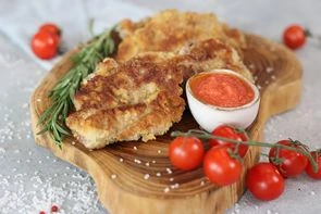 Стейки свинины в панировке с имбирным соусом