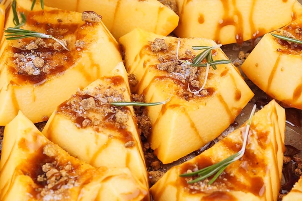 Для аромата добавить листочки розмарина.