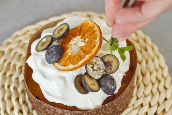 Оформить дольками мандарина, голубикой и мятой. Приятного аппетита!
