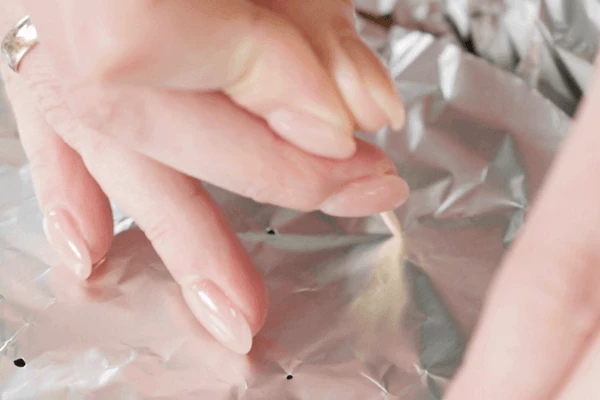 Сверху еще лист из фольги, сделать отверстия для выхода пара.
