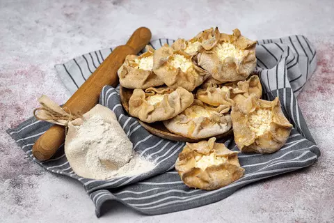 Ржаные пирожки с творогом