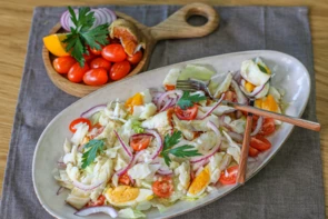 Салат с рыбой горячего копчения