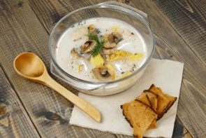 Сырный суп с куриными фрикадельками