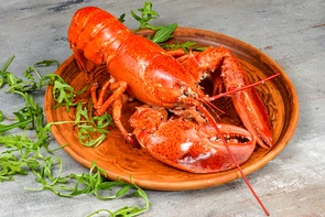 Варим и разделываем лобстера