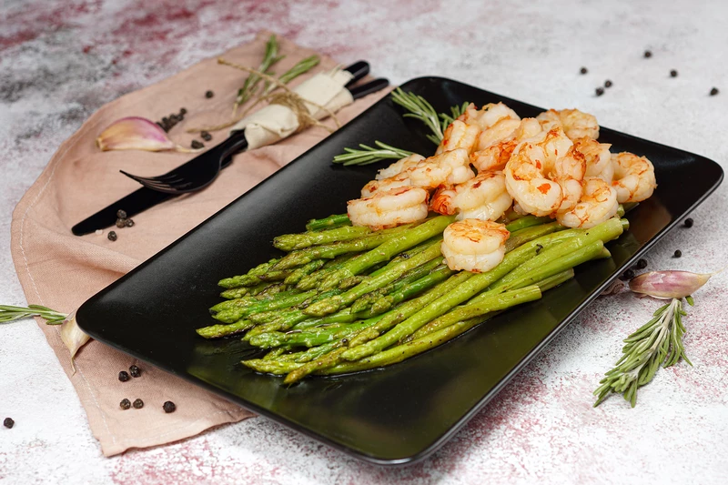 Креветки аргентинские со спаржей