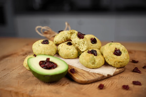 В итоге получилось достаточно весёленькое, зелененькое печенье.