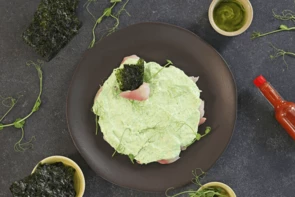 Моллюск хоккигай под соусом "Васаби"