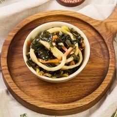 Салат из морских водорослей с кальмарами от Шефа 250г