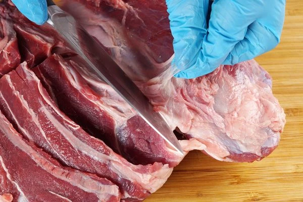 Голяшку зачистить от крупных пленок.