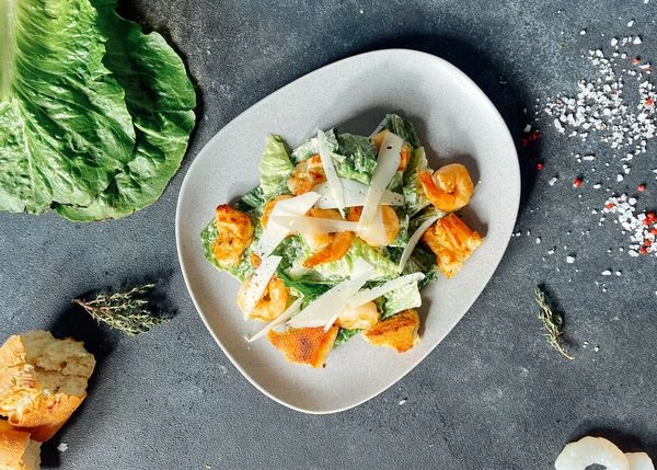 Украсить слайсами пармезана. Приятного аппетита!