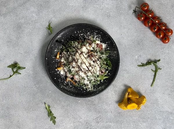 Для дополнительного вкуса полить бальзамическим кремом. Приятного аппетита!

