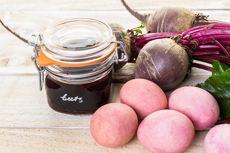 Красим яйца свеклой